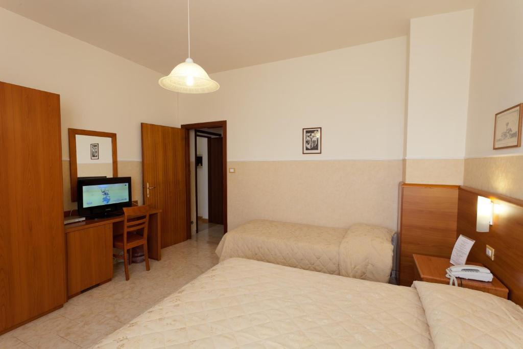 Parking Hotel Giardino Livorno Rom bilde