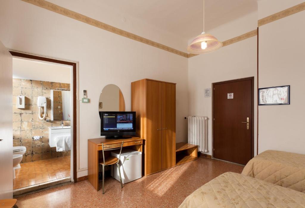 Parking Hotel Giardino Livorno Rom bilde