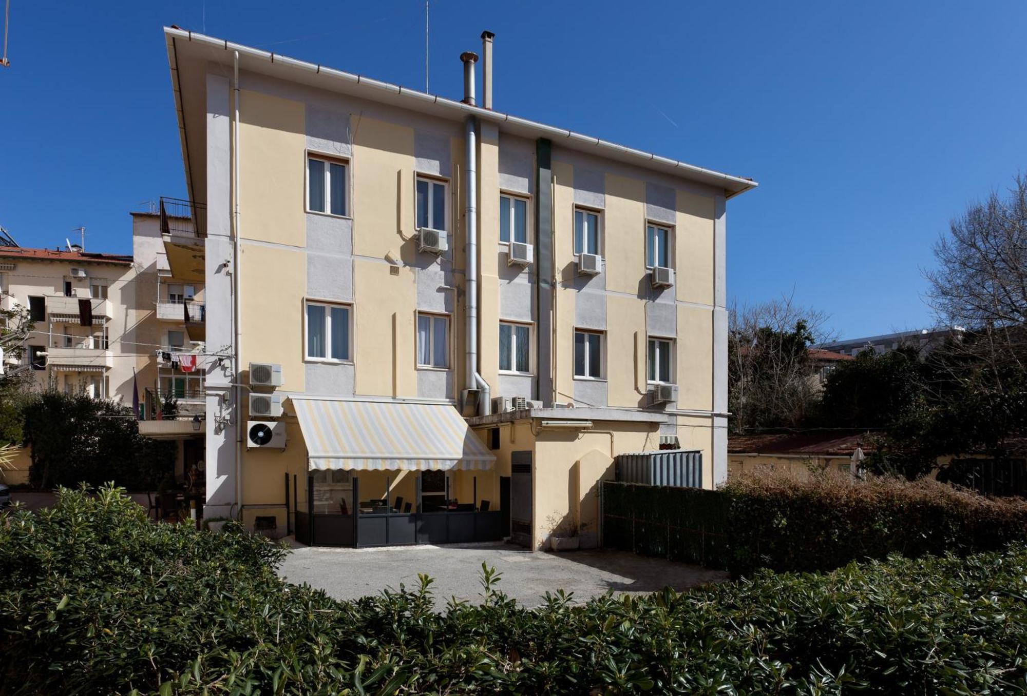 Parking Hotel Giardino Livorno Eksteriør bilde
