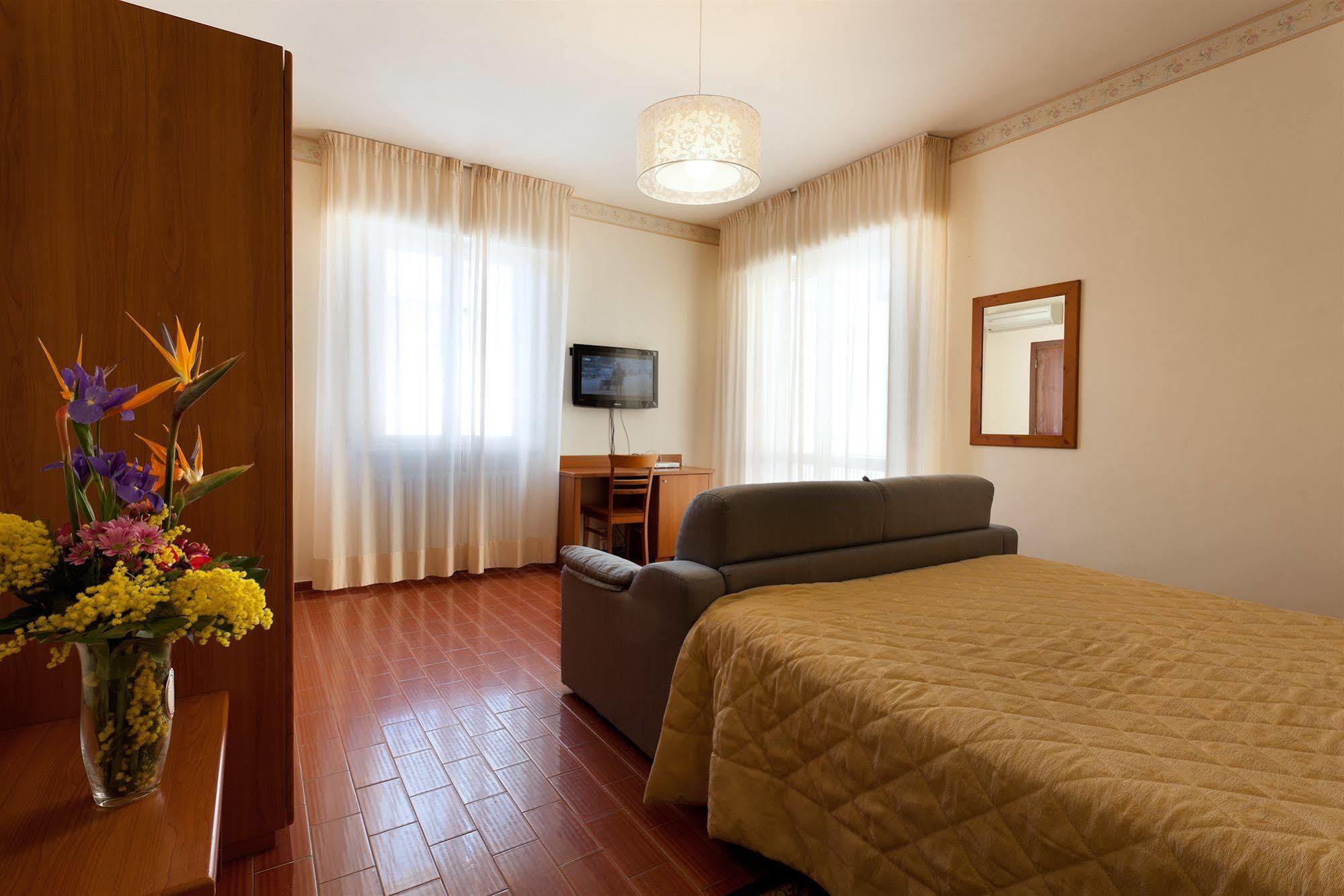 Parking Hotel Giardino Livorno Eksteriør bilde
