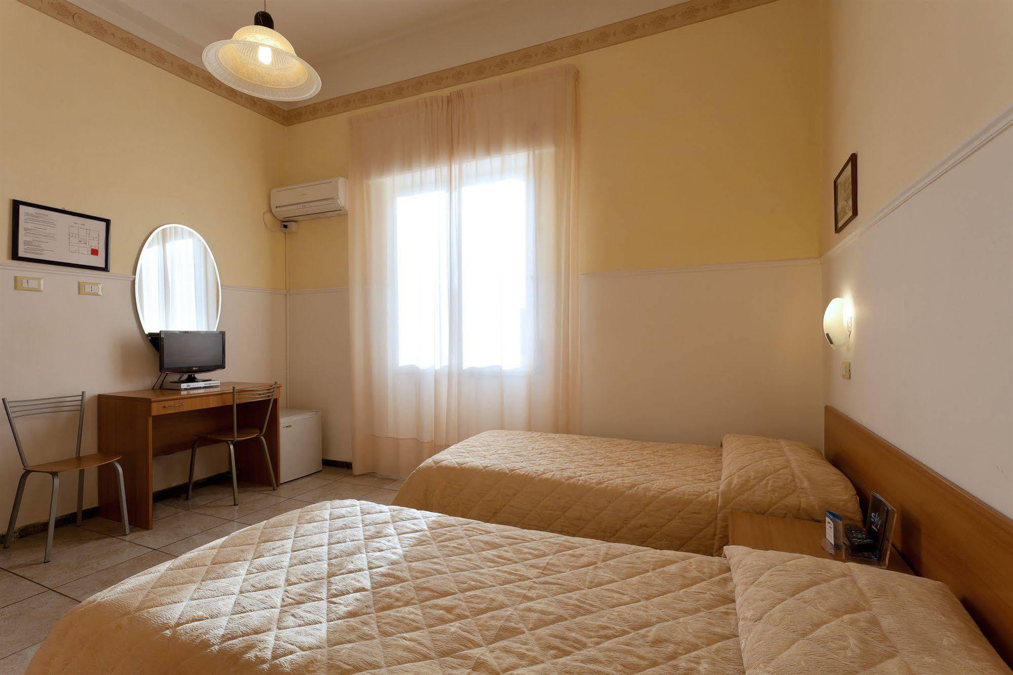 Parking Hotel Giardino Livorno Eksteriør bilde