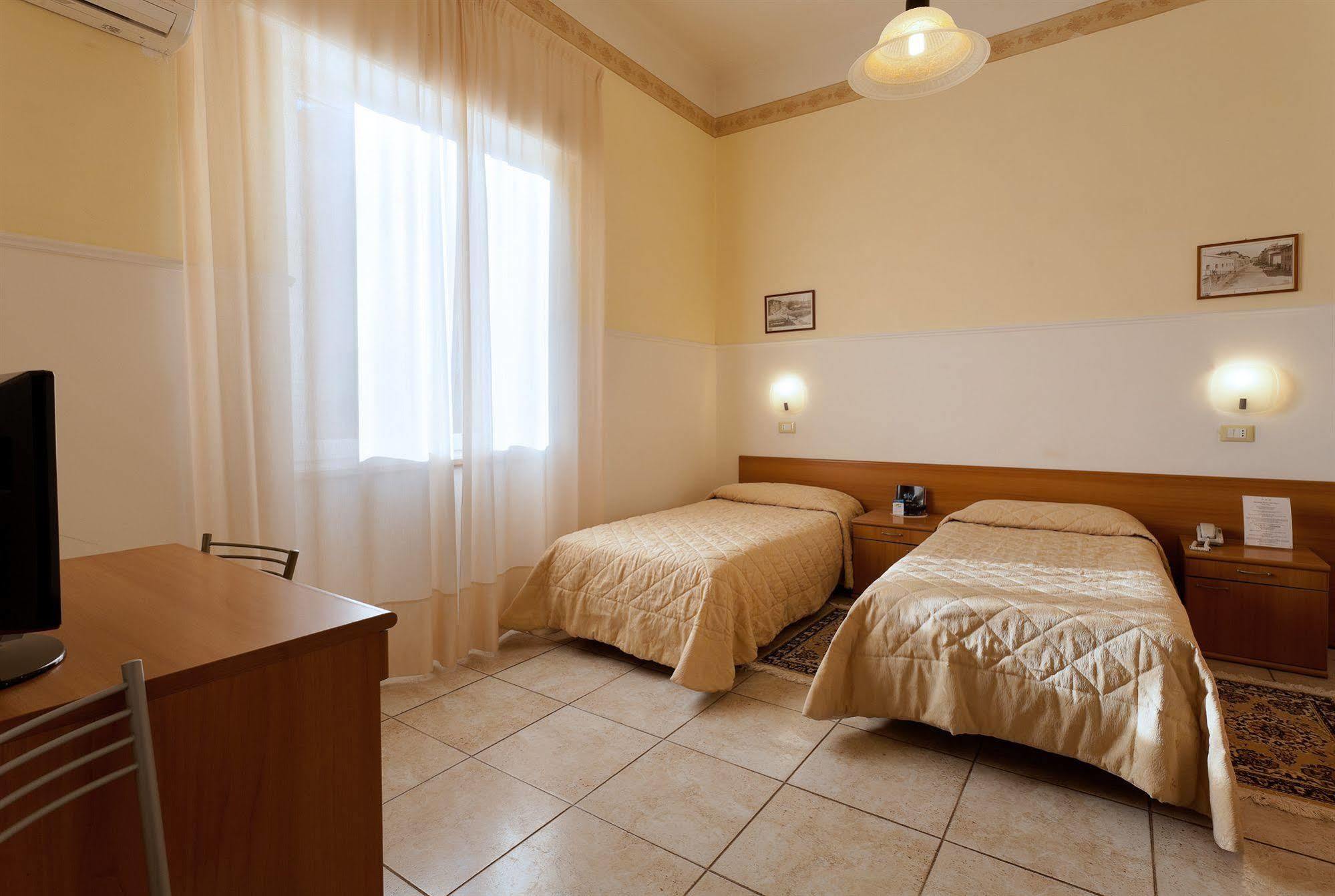 Parking Hotel Giardino Livorno Eksteriør bilde