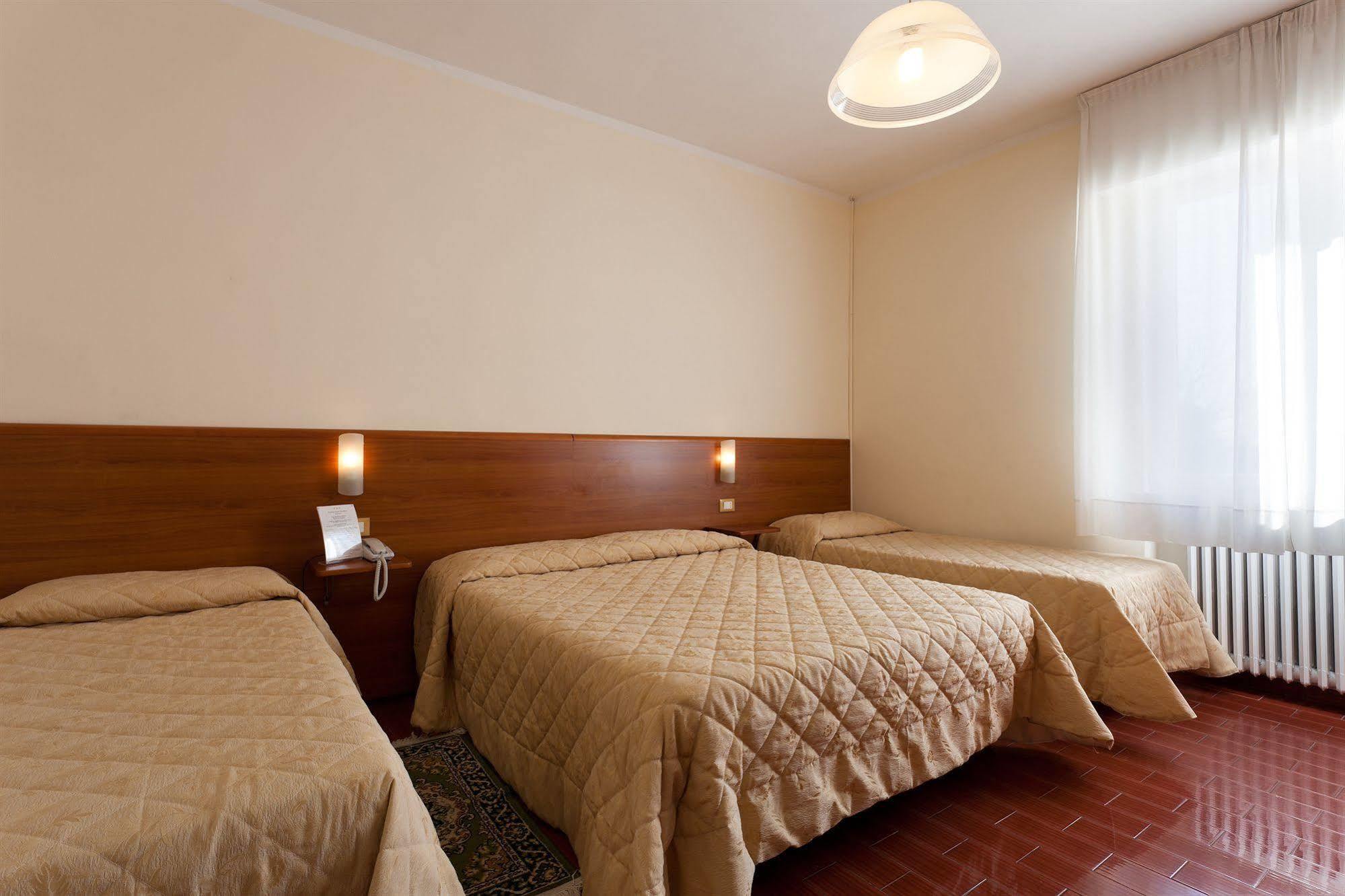 Parking Hotel Giardino Livorno Eksteriør bilde