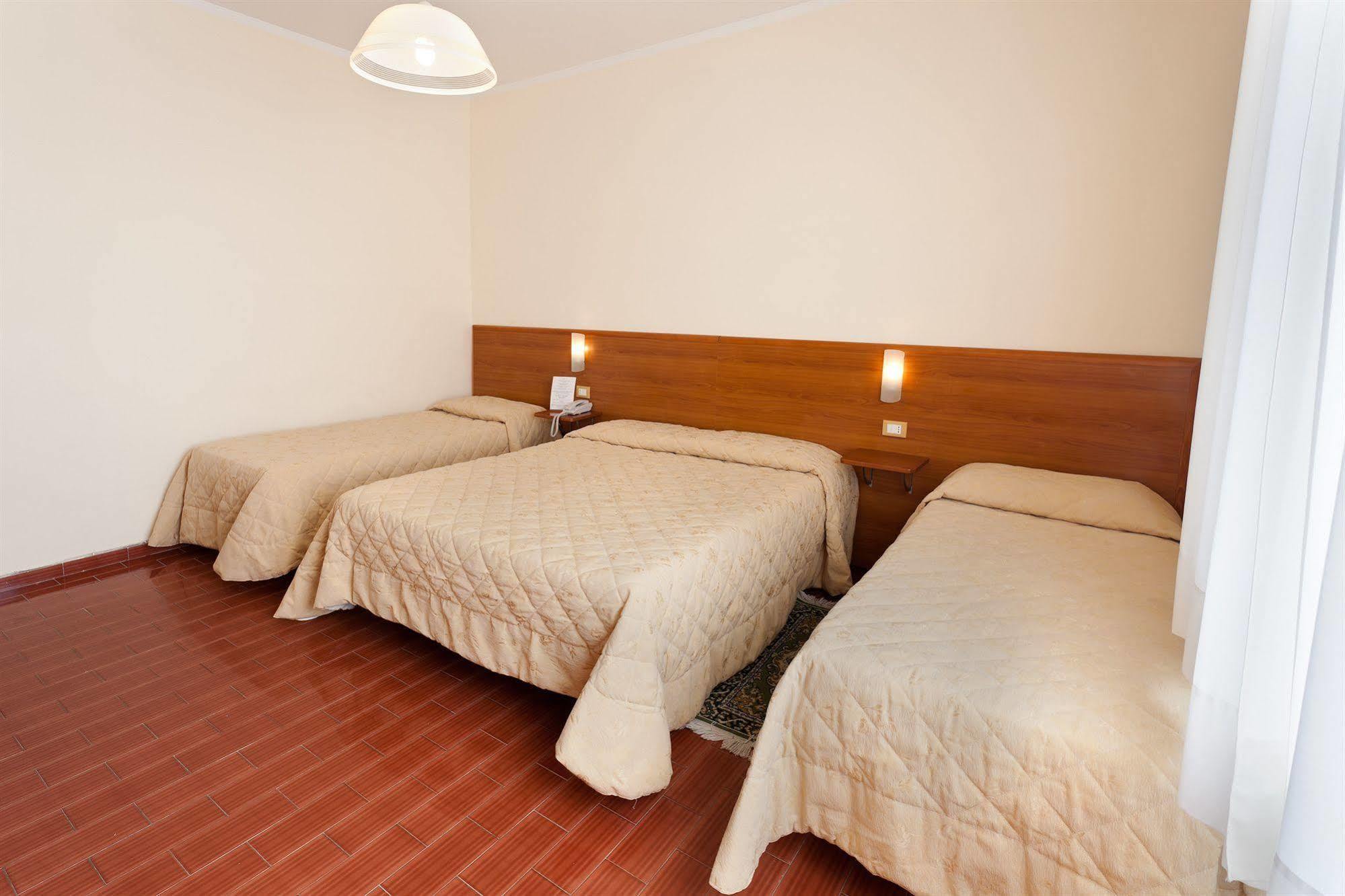 Parking Hotel Giardino Livorno Eksteriør bilde