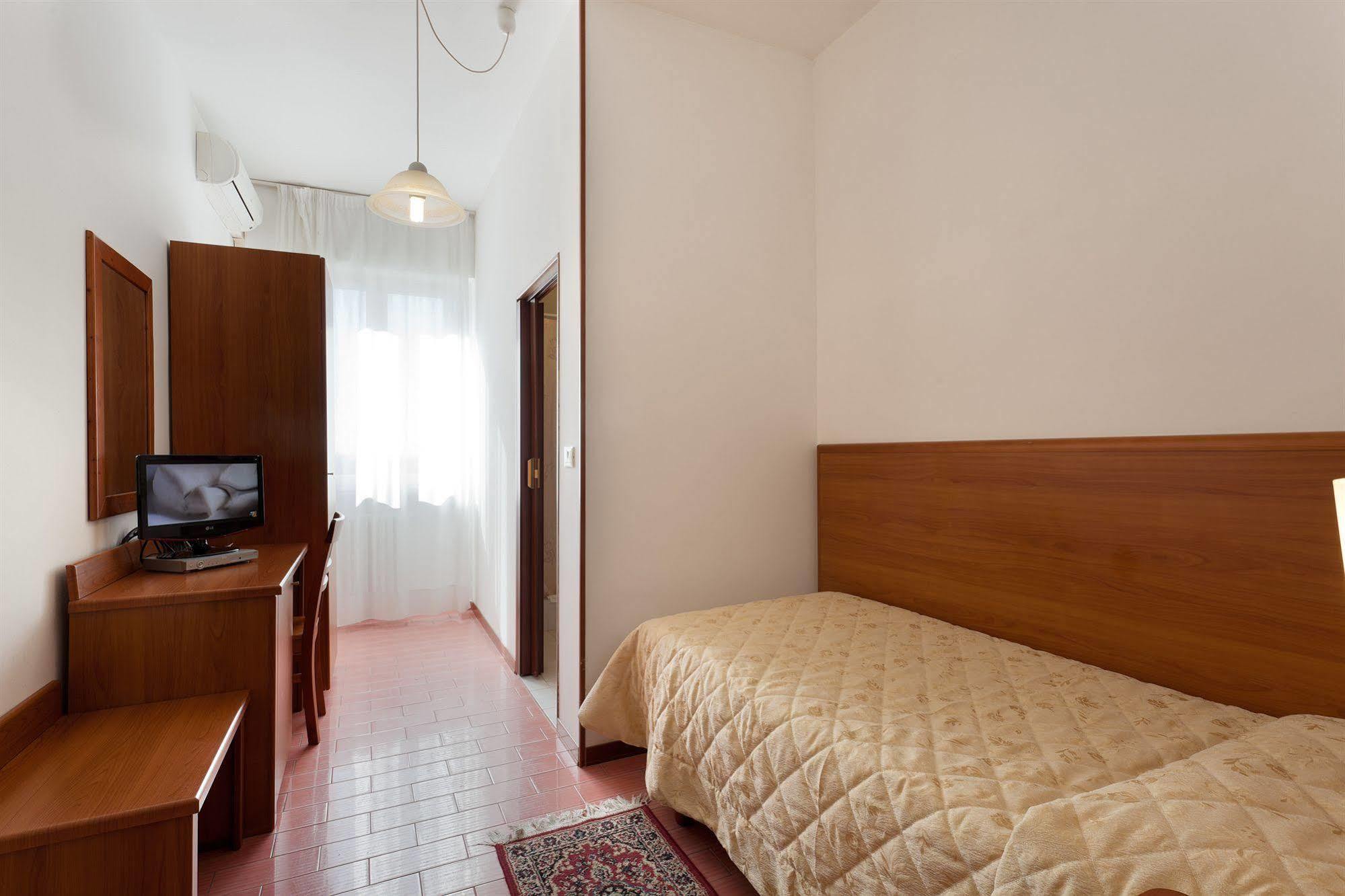 Parking Hotel Giardino Livorno Eksteriør bilde