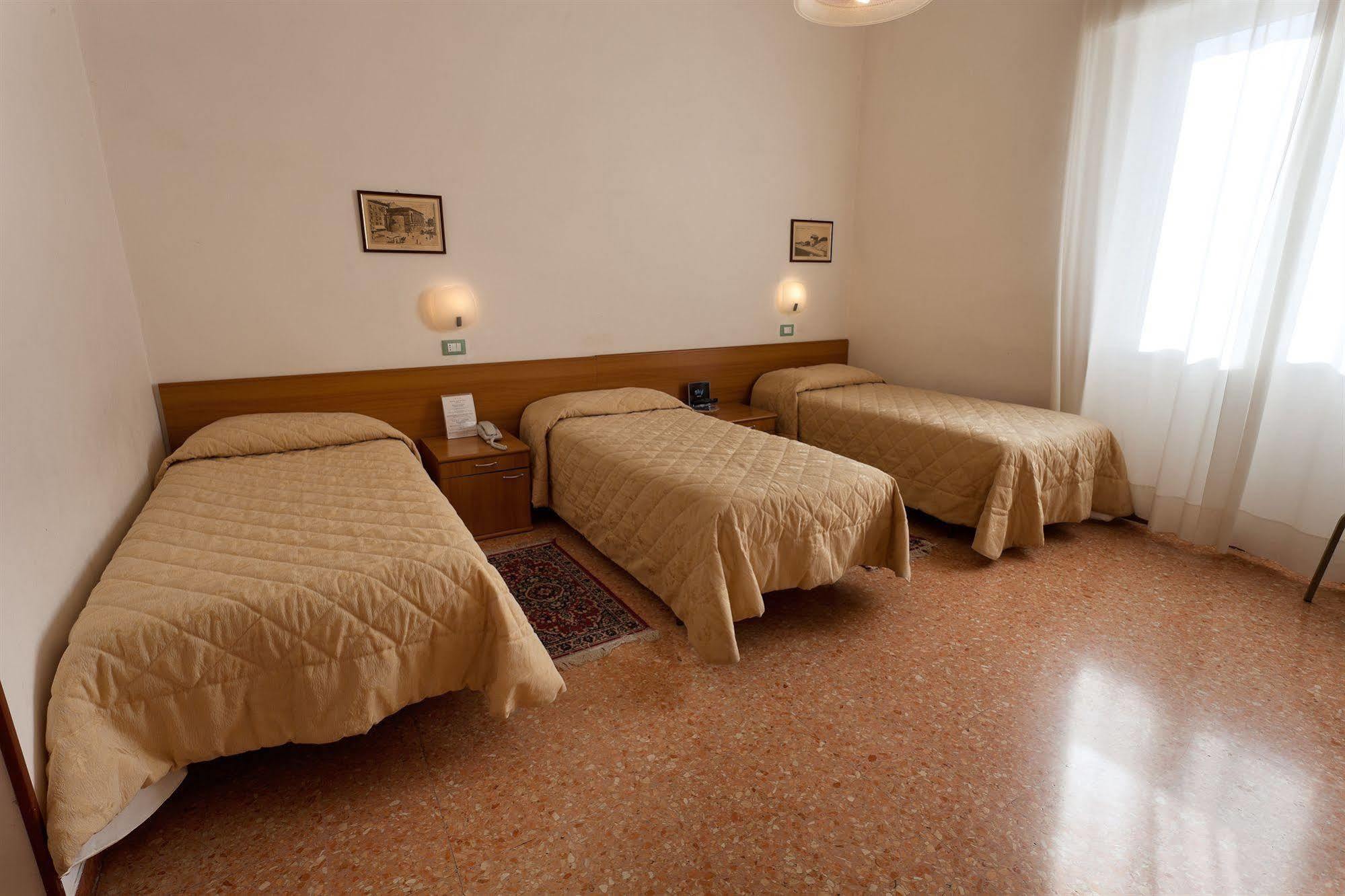 Parking Hotel Giardino Livorno Eksteriør bilde